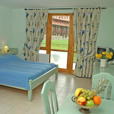 Club Dobogomajor Superior 3* צ'רסגטומאי