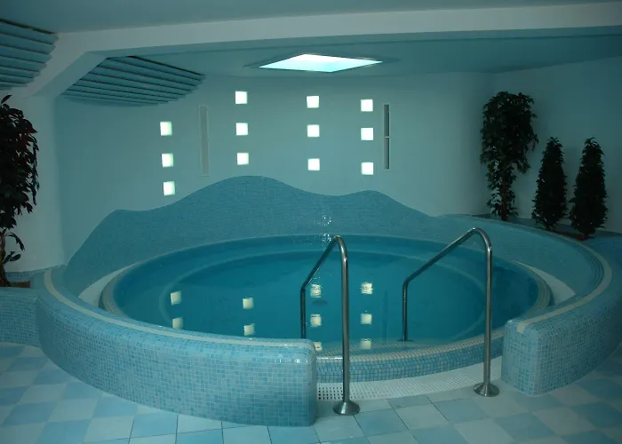 Club Dobogomajor Superior 3* チェーセクトマイ